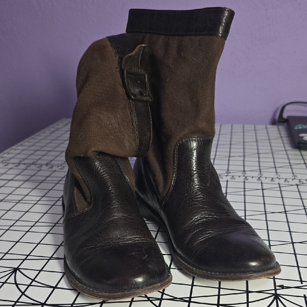 FRYE Brown Leather Ankle Boots with Classic Rounded Toe